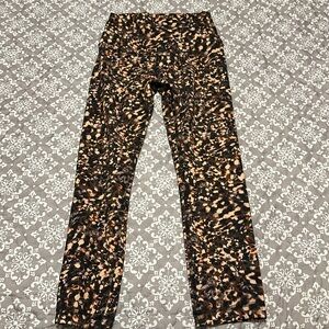 Lululemon size 4 yoga pants